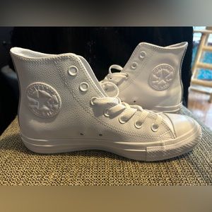 Converse
Womens Chuck Taylor All Star High Leather Mono Trainer